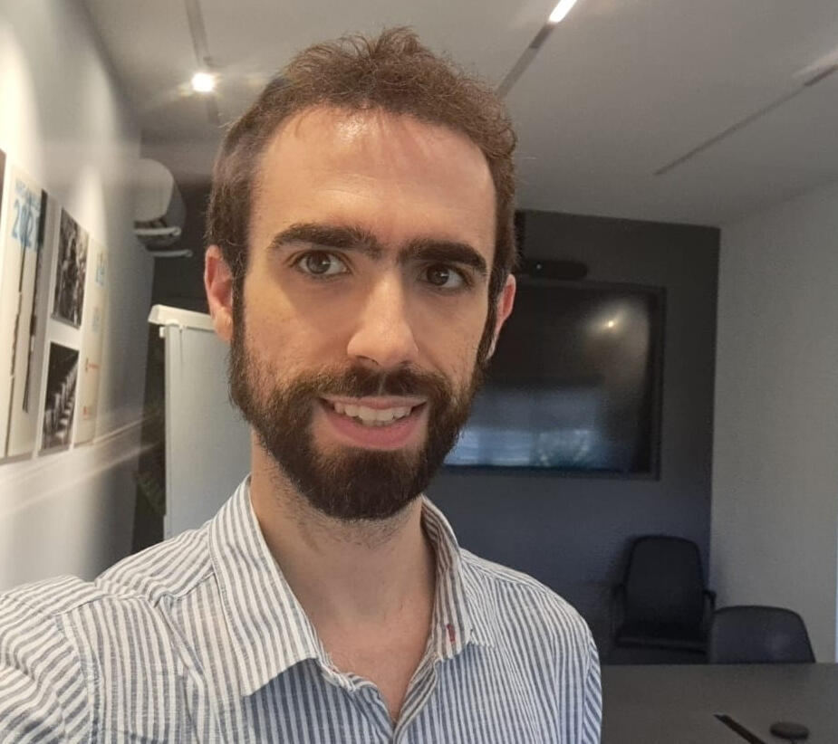 Foto di Elliott McDonald, insegnante di inglese professionale disponibile per lezioni